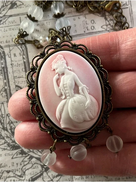 Marie Antoinette Pink Cameo Necklace Vintage Matte Czech Glass & Brass Chain - Picture 6 of 16